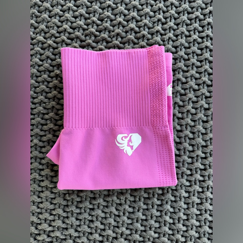 Power Seamless Cycling Shorts

Color: Phlox Pink  - Small And Medium - Picture 6 of 7